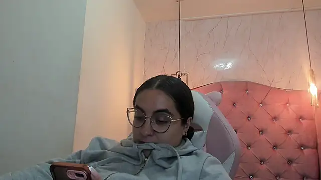 nalalye cruzz  online show from 02/12/25, 02:35