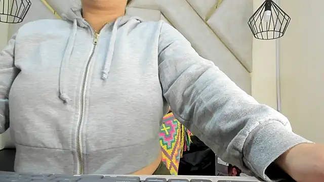 nalalye cruzz  online show from 03/02/25, 12:11