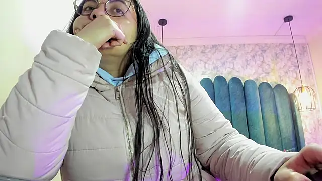 nalalye cruzz  online show from 09/12/25, 02:00