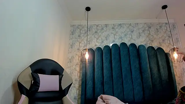 nalalye cruzz  online show from 09/25/25, 04:05