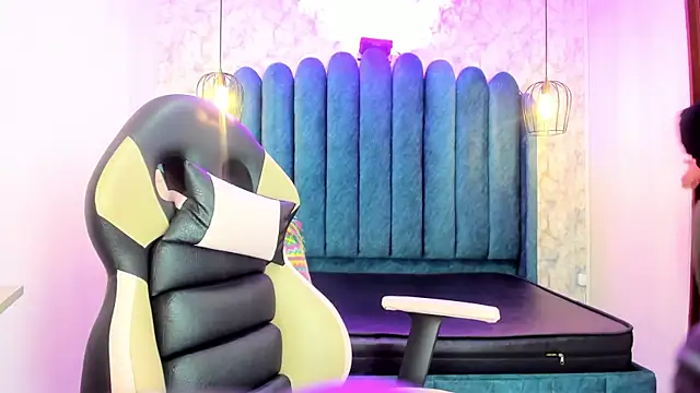 nalalye cruzz  online show from 10/26/25, 02:50