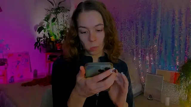 Snapshot of poli__ chatting on 12/20/24, 09:17 poli   online show from 12/20/24, 09:17