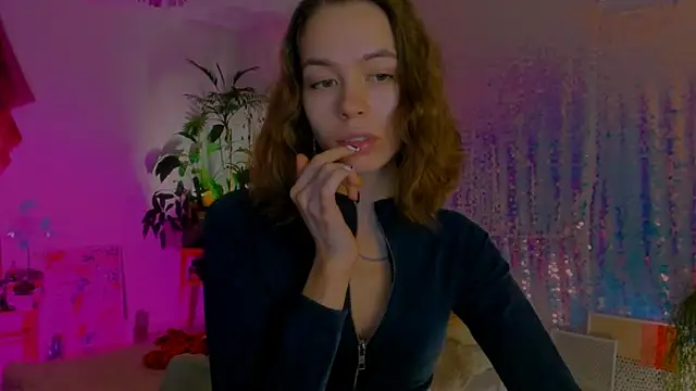 Snapshot of poli__ chatting on 12/21/24, 12:31 poli   online show from 12/21/24, 12:31