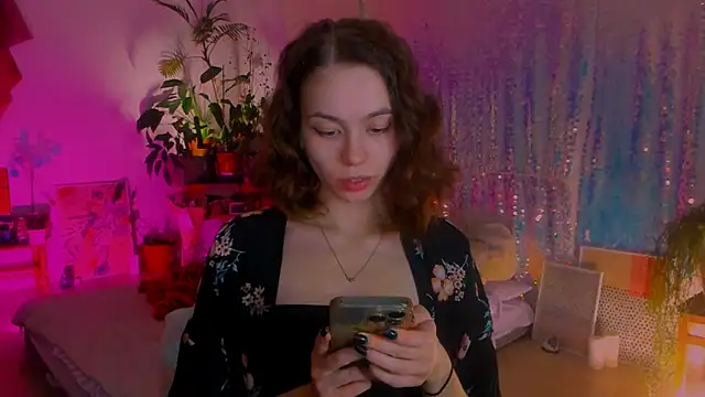 Snapshot of poli__ chatting on 01/17/25, 10:01 poli   online show from 01/17/25, 10:01