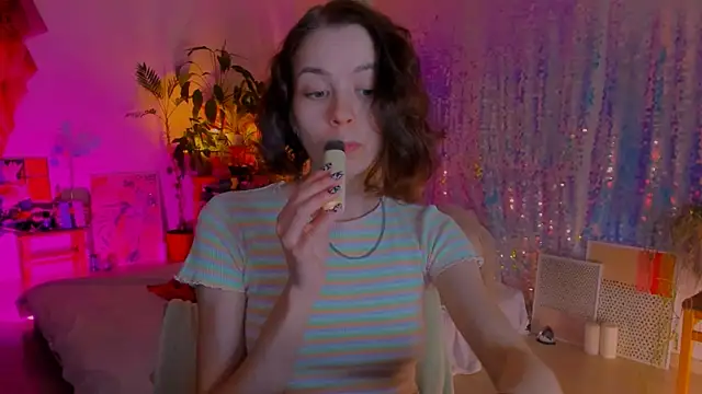 Snapshot of poli__ chatting on 03/18/25, 07:53 poli   online show from 03/18/25, 07:53