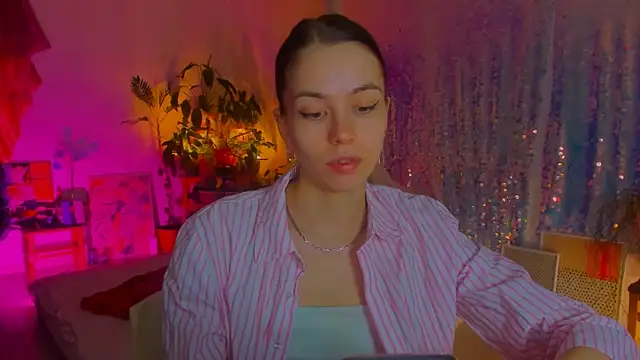 Snapshot of poli__ chatting on 03/21/25, 05:12 poli   online show from 03/21/25, 05:12