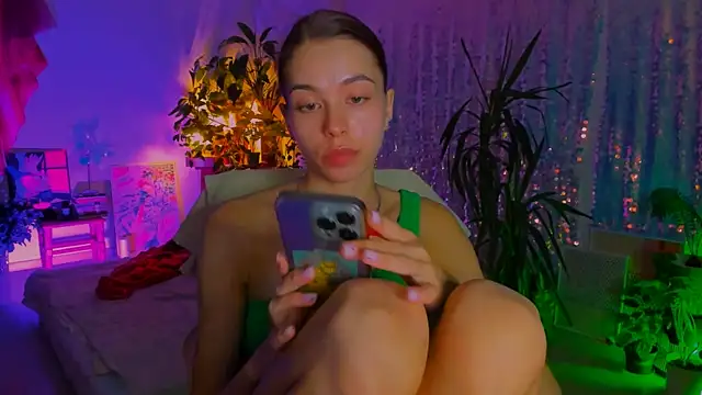 Snapshot of poli__ chatting on 09/19/25, 06:08 poli   online show from 09/19/25, 06:08