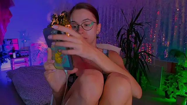 Snapshot of poli__ chatting on 09/24/25, 09:01 poli   online show from 09/24/25, 09:01