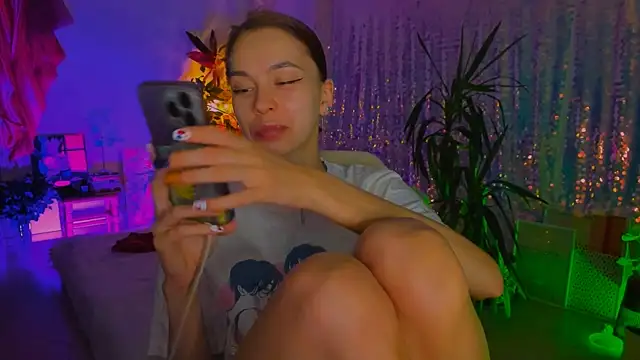 Snapshot of poli__ chatting on 10/27/25, 08:35 poli   online show from 10/27/25, 08:35