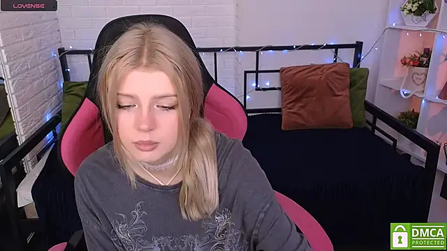 Snapshot of Grace_and__Jacob chatting on 01/12/25, 11:17 Grace and Jacob online show from 01/12/25, 11:17