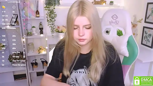 Snapshot of Grace_and__Jacob chatting on 01/17/25, 01:56 Grace and Jacob online show from 01/17/25, 01:56