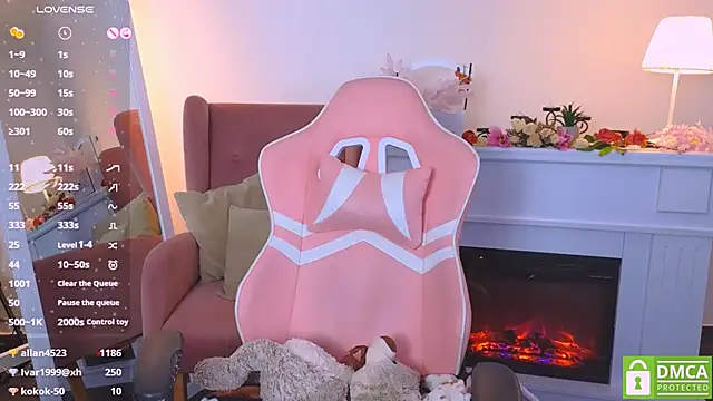 Snapshot of Grace_and__Jacob chatting on 01/20/25, 12:49 Grace and Jacob online show from 01/20/25, 12:49