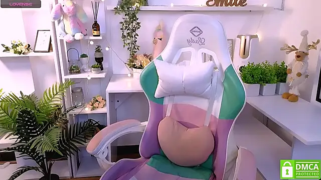 Snapshot of Grace_and__Jacob chatting on 02/17/25, 09:19 Grace and Jacob online show from 02/17/25, 09:19