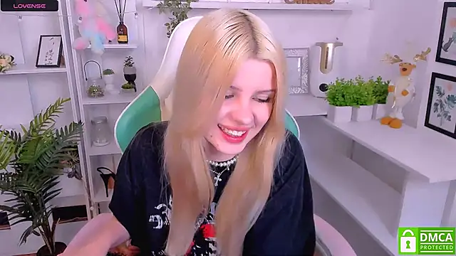 Snapshot of Grace_and__Jacob chatting on 03/08/25, 02:12 Grace and Jacob online show from 03/08/25, 02:12