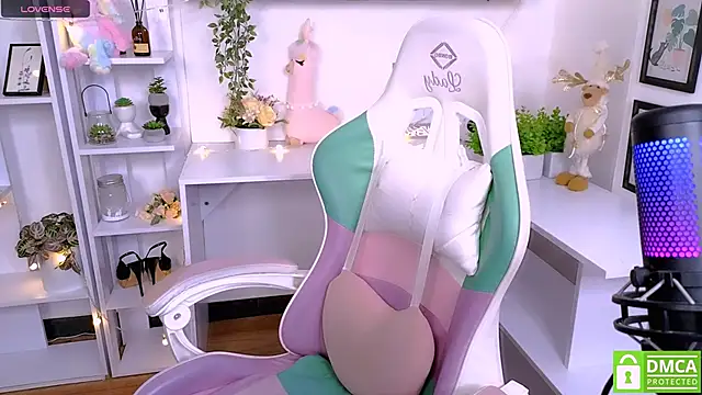 Snapshot of Grace_and__Jacob chatting on 03/13/25, 04:12 Grace and Jacob online show from 03/13/25, 04:12