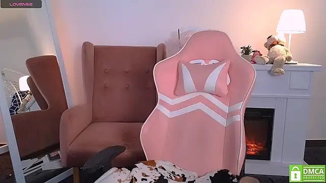 Snapshot of Grace_and__Jacob chatting on 10/04/25, 06:55 Grace and Jacob online show from 10/04/25, 06:55