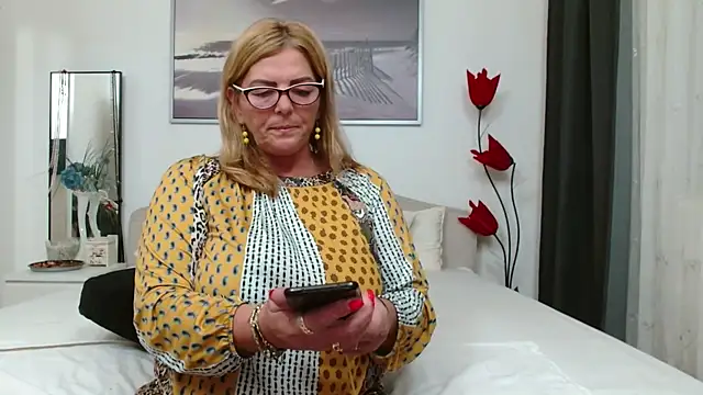 Snapshot of YulliaMilf chatting on 11/02/25, 03:58 YulliaMilf online show from 11/02/25, 03:58