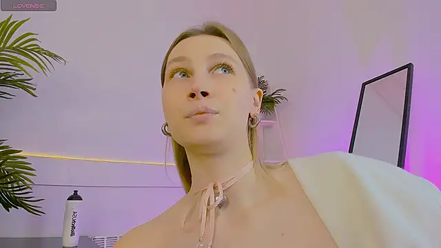 Snapshot of Jess_Anders_ chatting on 11/16/25, 08:20 Jess Anders online show from 11/16/25, 08:20