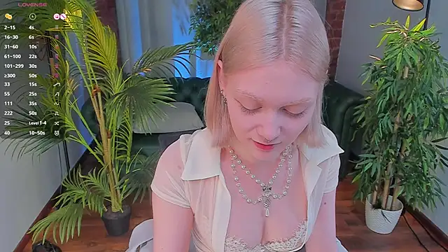 Snapshot of _Rude_Girl_ chatting on 01/15/25, 02:56 Rude Girl online show from 01/15/25, 02:56