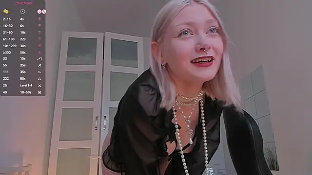 Snapshot of _Rude_Girl_ chatting on 03/20/25, 03:25 Rude Girl online show from 03/20/25, 03:25