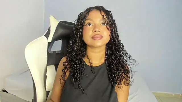 Snapshot of chloe_ebony_ chatting on 01/11/25, 08:54 chloe ebony online show from 01/11/25, 08:54
