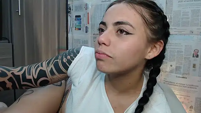 Snapshot of i_am_nina_ chatting on 02/22/25, 02:50 i am nina online show from 02/22/25, 02:50