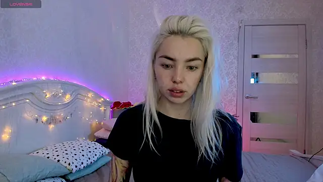 LillyMoure  online show from 10/06/25, 11:24