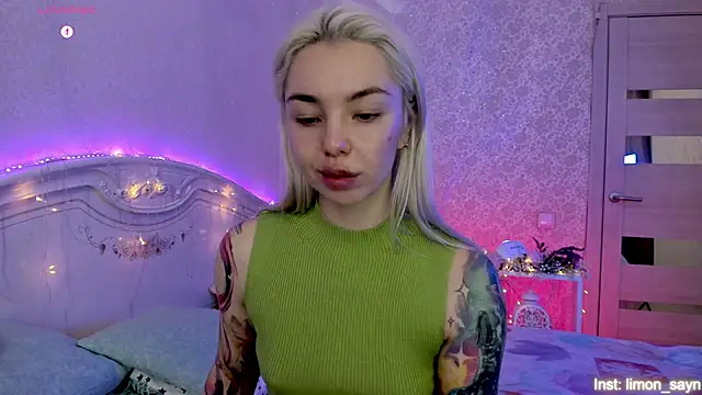 LillyMoure  online show from 11/02/25, 11:18