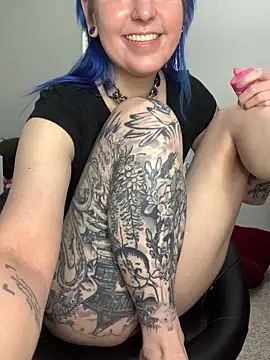 MissCumberdale online show from 10/08/25, 06:27