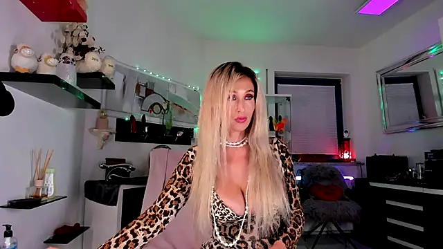 Snapshot of 2bigass4_u chatting on 10/24/25, 03:36 2bigass4 u online show from 10/24/25, 03:36