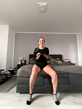 MaviePearl online show from 10/04/25, 09:29