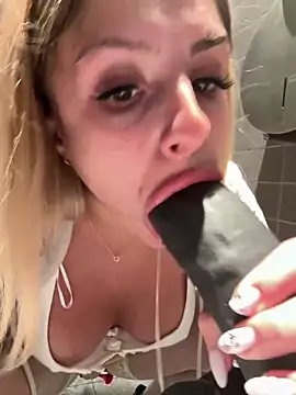 Snapshot of BritneyDimond chatting on 12/13/24, 10:02 BritneyDimond online show from 12/13/24, 10:02