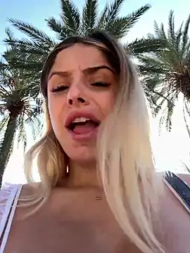 Snapshot of BritneyDimond chatting on 12/20/24, 10:49 BritneyDimond online show from 12/20/24, 10:49