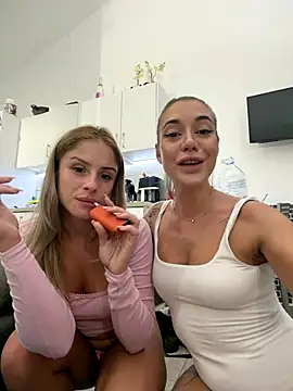 Snapshot of BritneyDimond chatting on 11/08/25, 11:47 BritneyDimond online show from 11/08/25, 11:47