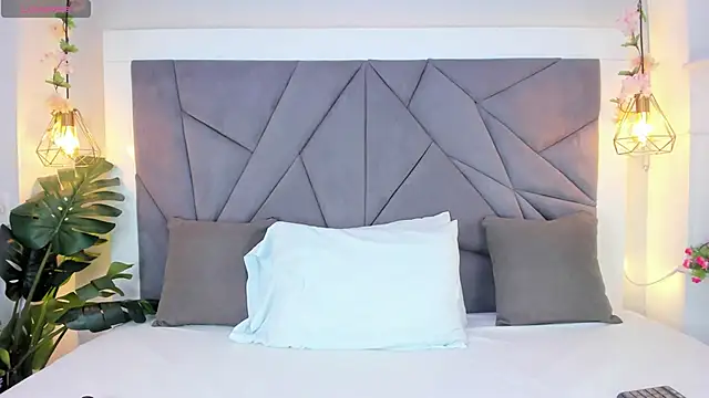 KiarhaTrixie online show from 10/14/25, 11:22