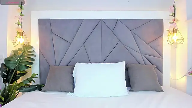 KiarhaTrixie online show from 10/19/25, 03:07