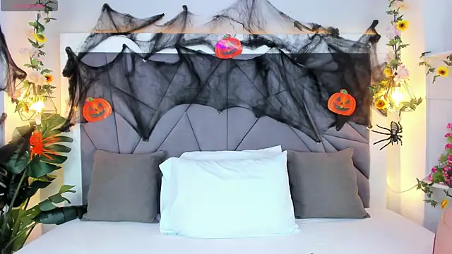 KiarhaTrixie online show from 10/26/25, 03:12