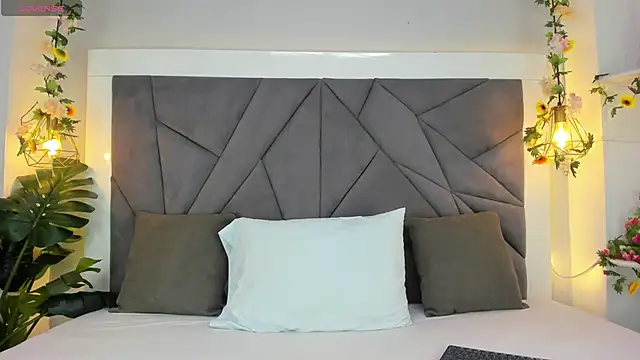 KiarhaTrixie online show from 11/12/25, 03:07