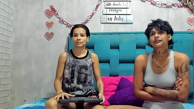 chicamir22 online show from 10/17/25, 08:00