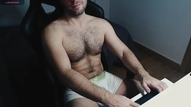 Snapshot of cutehairymacho chatting on 03/01/25, 01:43 cutehairymacho online show from 03/01/25, 01:43