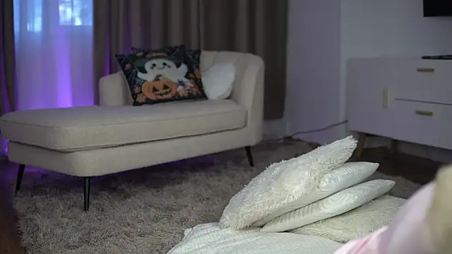 Snapshot of TiffanyMaze chatting on 10/30/25, 11:44 TiffanyMaze online show from 10/30/25, 11:44