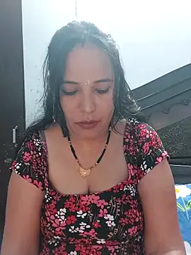 Snapshot of Poojabhabi101 chatting on 10/08/25, 06:00 Poojabhabi101 online show from 10/08/25, 06:00