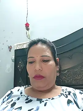 Snapshot of Poojabhabi101 chatting on 10/12/25, 06:45 Poojabhabi101 online show from 10/12/25, 06:45