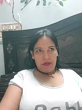 Snapshot of Poojabhabi101 chatting on 11/10/25, 06:12 Poojabhabi101 online show from 11/10/25, 06:12