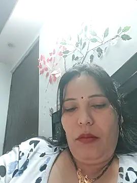 Snapshot of Poojabhabi101 chatting on 11/14/25, 05:39 Poojabhabi101 online show from 11/14/25, 05:39