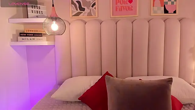 Snapshot of cute__cherry_ chatting on 10/14/25, 08:53 cute cherry online show from 10/14/25, 08:53