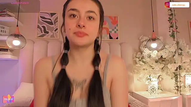 Snapshot of cute__cherry_ chatting on 10/24/25, 08:16 cute cherry online show from 10/24/25, 08:16