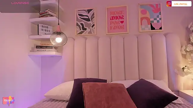 Snapshot of cute__cherry_ chatting on 10/30/25, 08:31 cute cherry online show from 10/30/25, 08:31