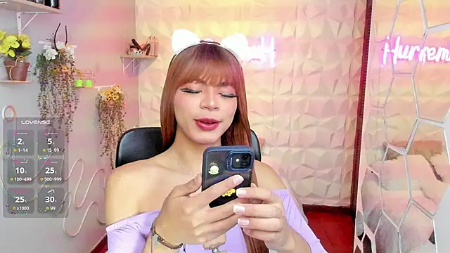 Snapshot of hurrencam chatting on 09/22/25, 01:24 hurrencam online show from 09/22/25, 01:24