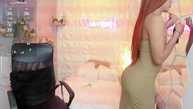 Snapshot of hurrencam chatting on 10/13/25, 01:11 hurrencam online show from 10/13/25, 01:11